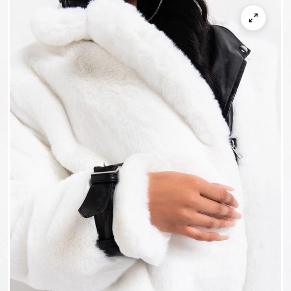 The Akira Label Montego white Faux Fur Biker Jacket Women’s Small NEW - Picture 4 of 16